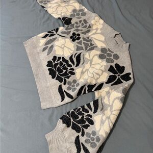 Floral Patterned Gray and Black TRUTH Sweater M/M